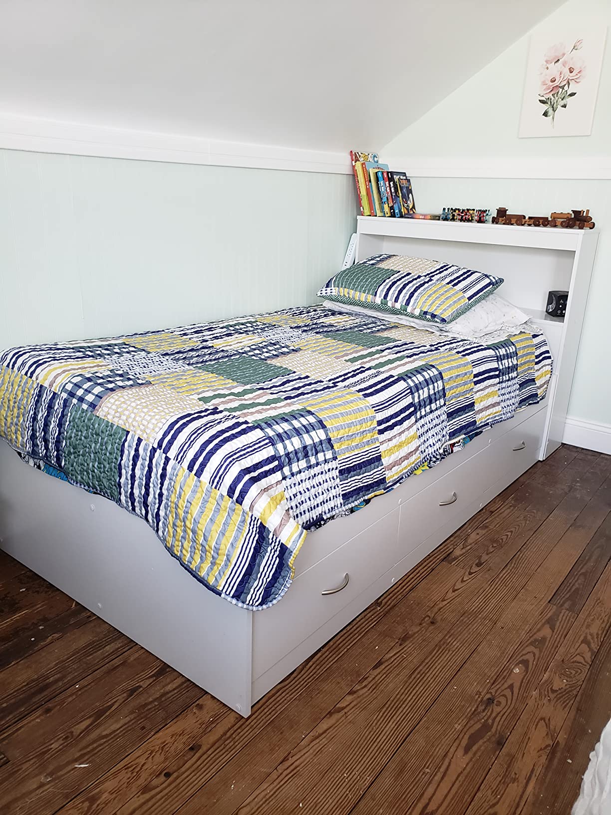 【Furniture】Hodedah Twin-Size Captain Bed with 3-Drawers and Headboard in Black